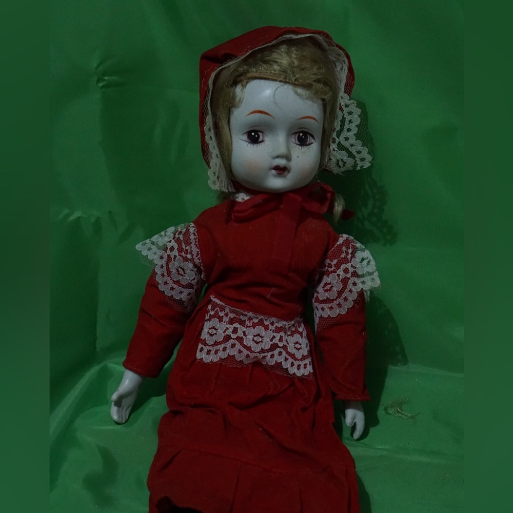 Hand Painted Bisque Porcelain Old Fashioned Sweetheart Doll 18” Tall - 1984